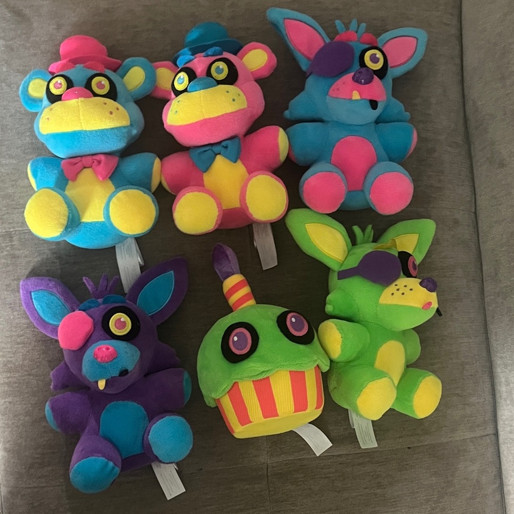 Five Nights at freedy’s funko black light plush line full set